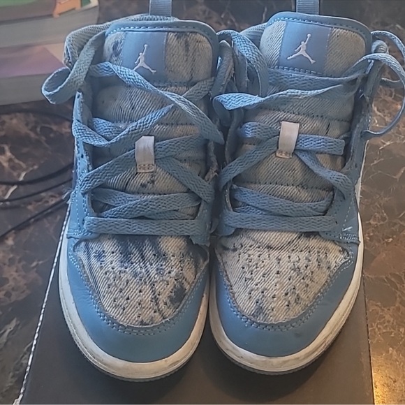 Nike Kids Sneakers in Blue and White - Picture 3 of 3